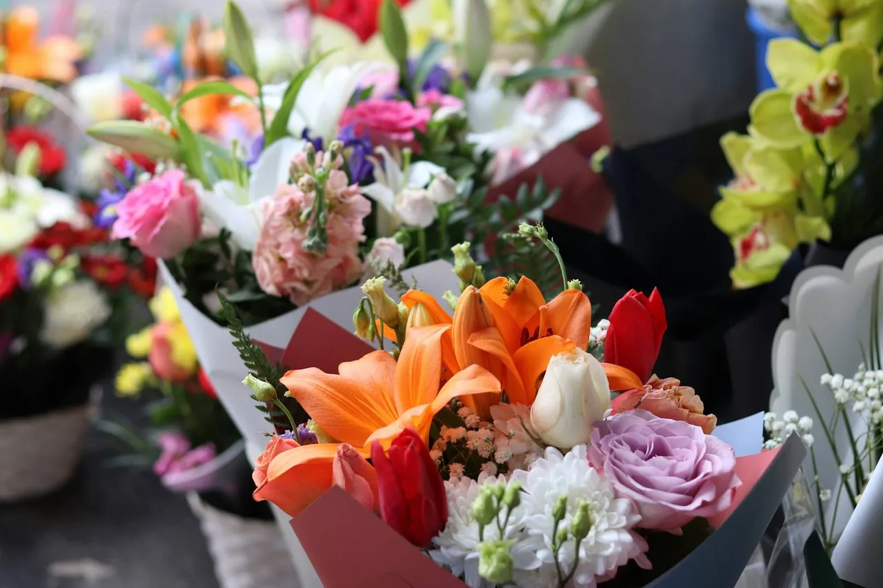 Kwiaty z dostawą do domu – idealny prezent na każdą okazję