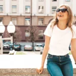 Jak odświeżyć swoją garderobę na nowy sezon – modne pomysły i inspiracje