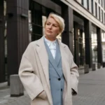 Płaszcz damski jako baza eleganckiej garderoby – jakie fasony są ponadczasowe?